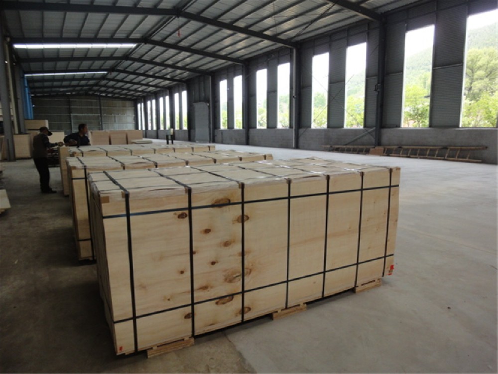COMMERCIAL PLYWOOD